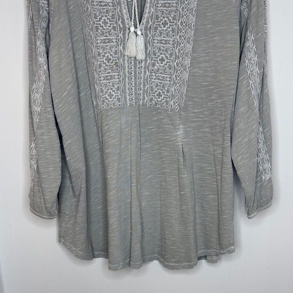 Lucky Brand Women's Embroidered Light Gray Boho Peasant Style Blouse - Picture 3 of 16